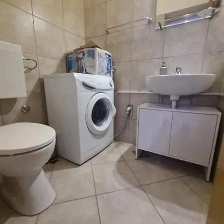 Barbaric Διαμέρισμα