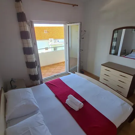 Διαμέρισμα Barbaric *