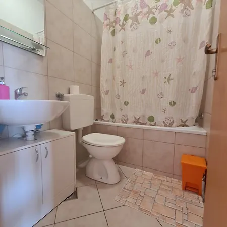 Barbaric Διαμέρισμα Χβαρ