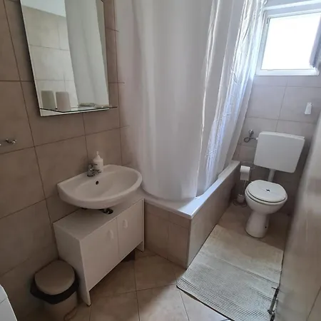 Barbaric Διαμέρισμα *