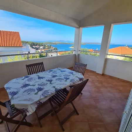 Barbaric Διαμέρισμα Χβαρ