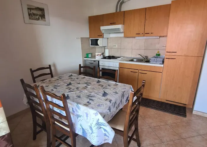 Апартаменти Barbaric Хвар