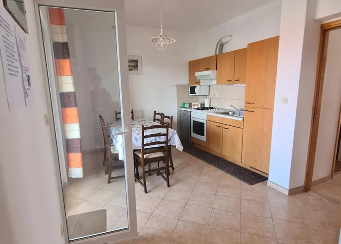 Barbaric Апартаменти Хвар