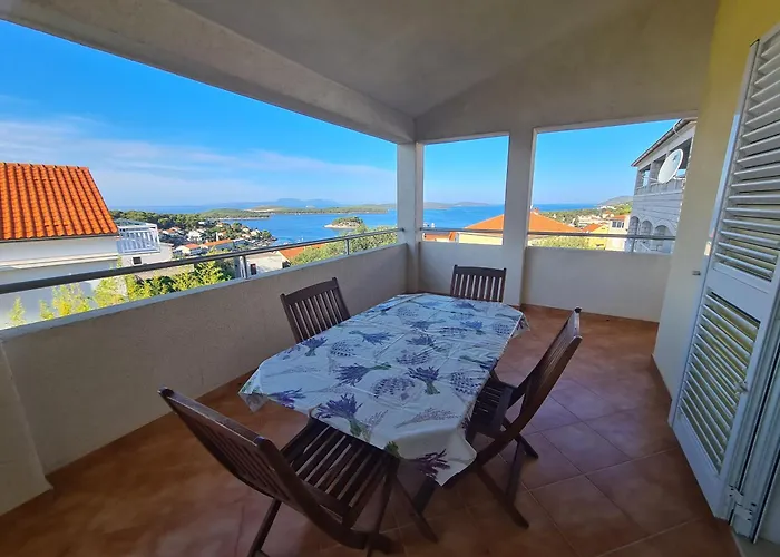 Апартаменти Barbaric Хвар