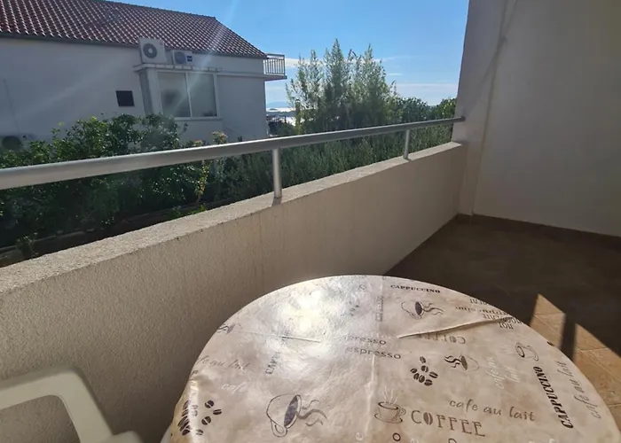 Barbaric 公寓 赫瓦尔