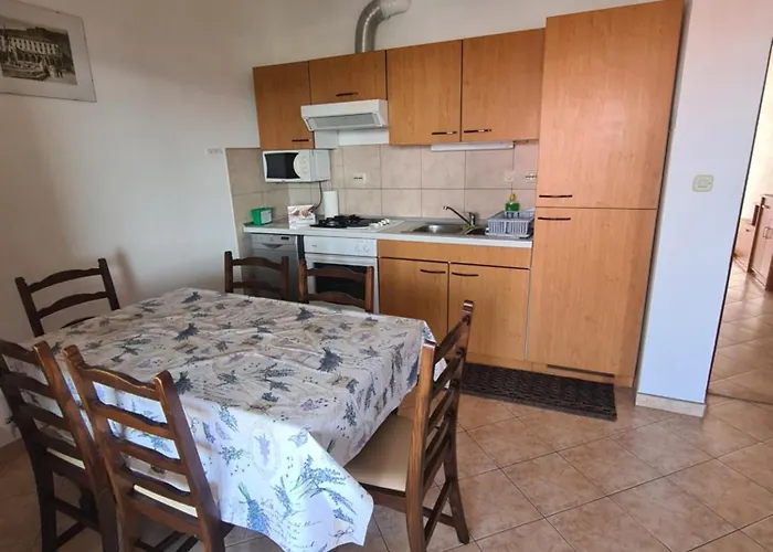 Barbaric Апартаменти Хвар