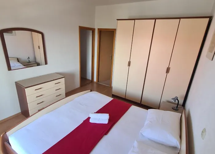 Апартаменти Barbaric Хвар